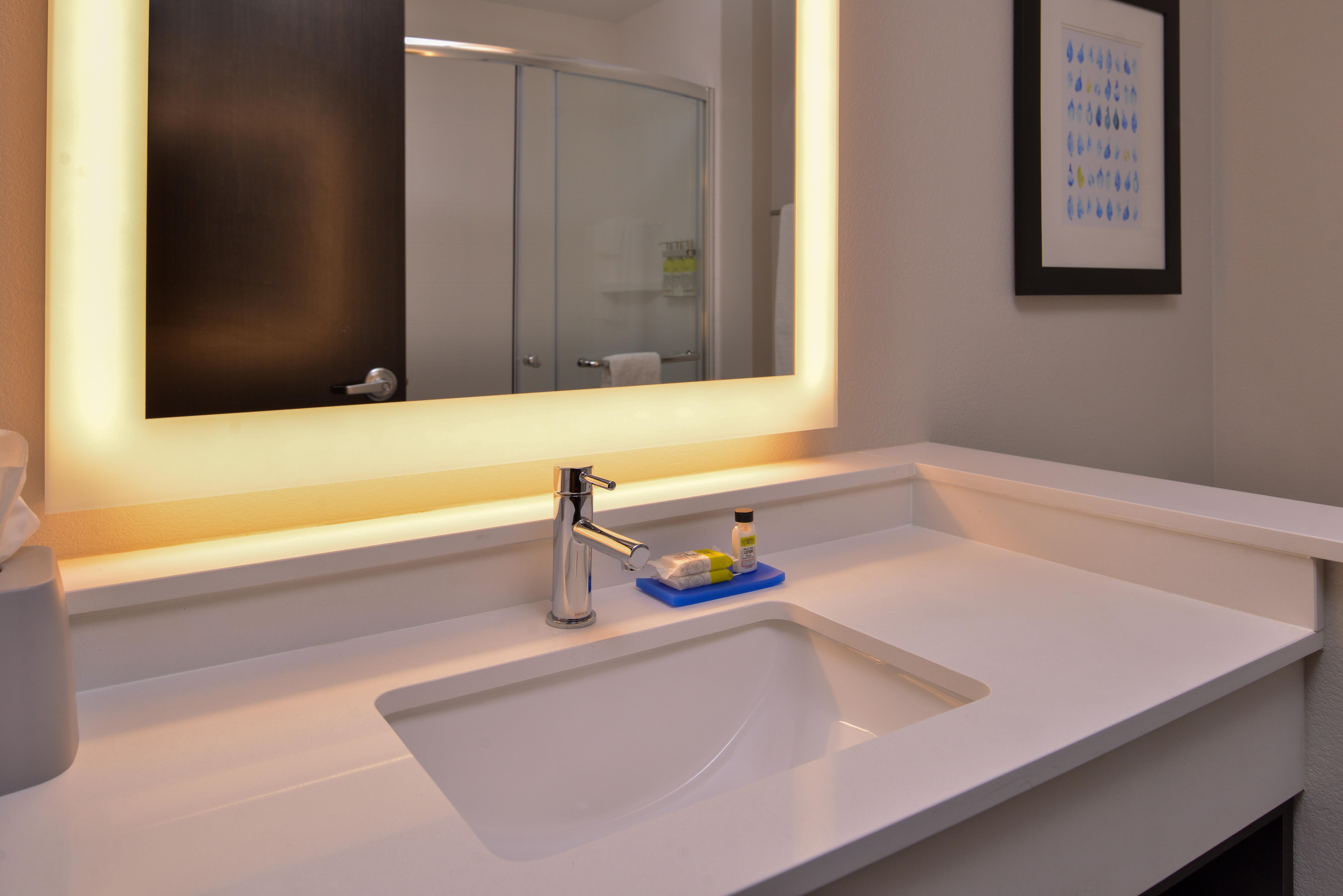 Holiday Inn Express & Suites - Olathe West By Ihg Bagian luar foto