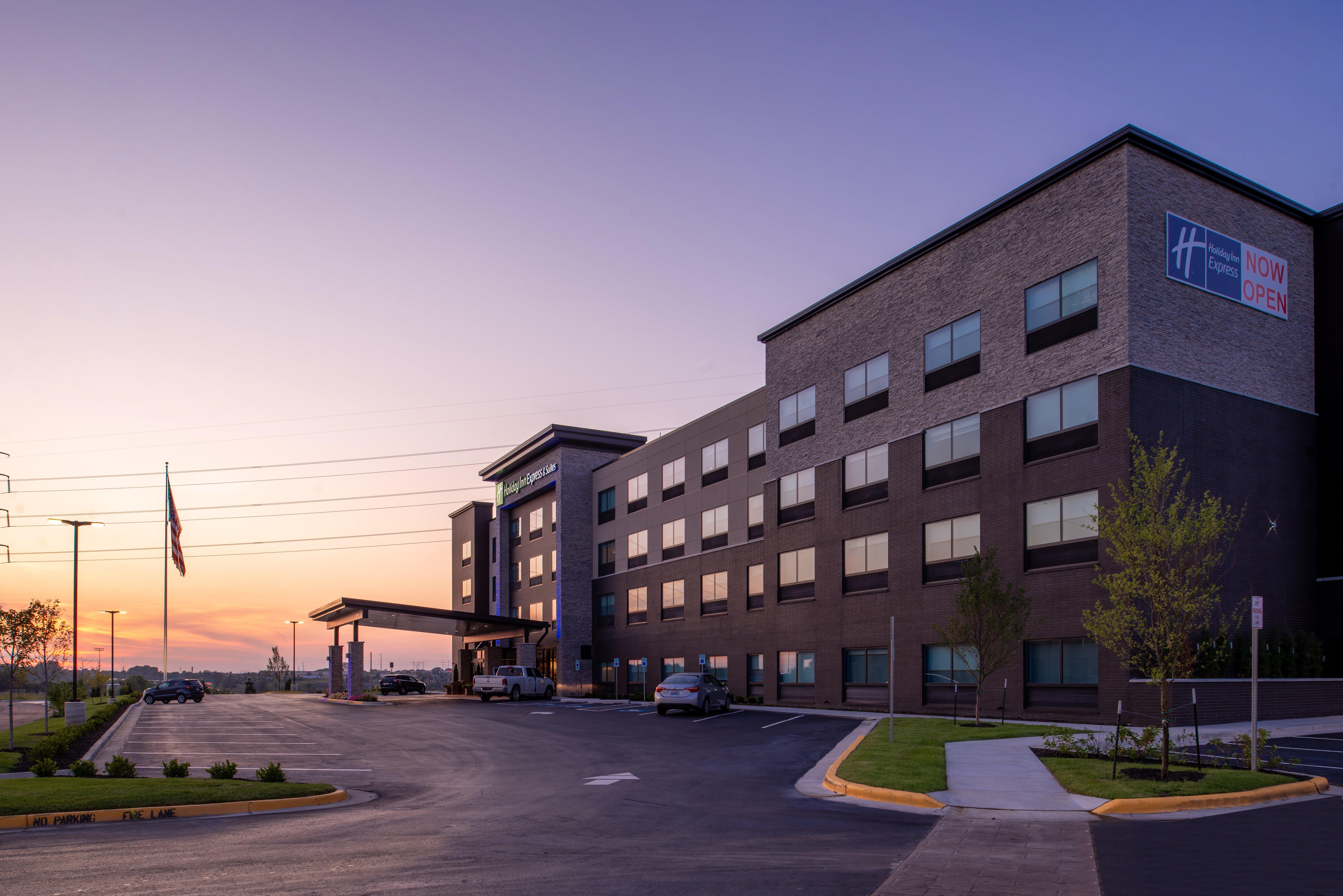 Holiday Inn Express & Suites - Olathe West By Ihg Bagian luar foto