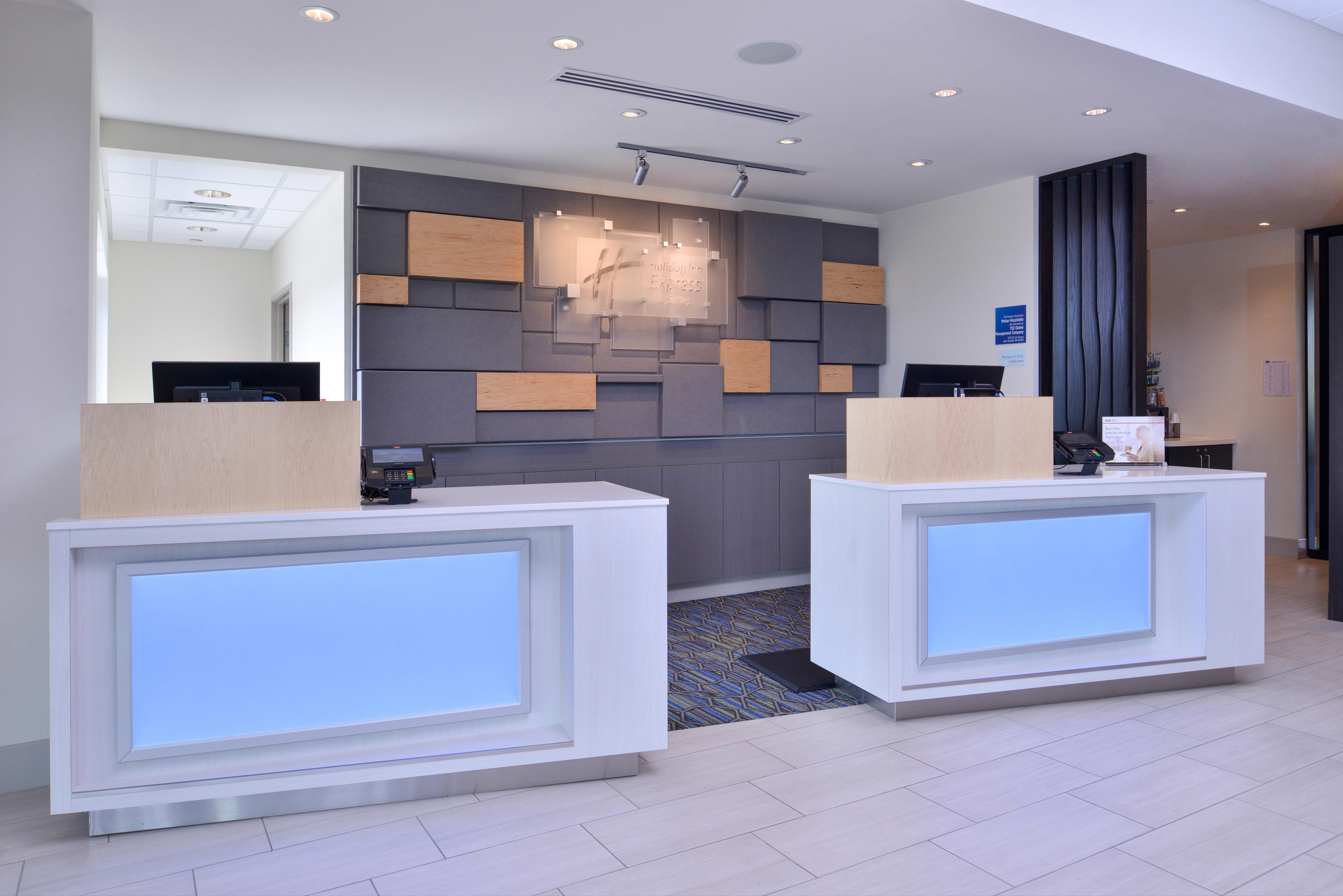 Holiday Inn Express & Suites - Olathe West By Ihg Bagian luar foto