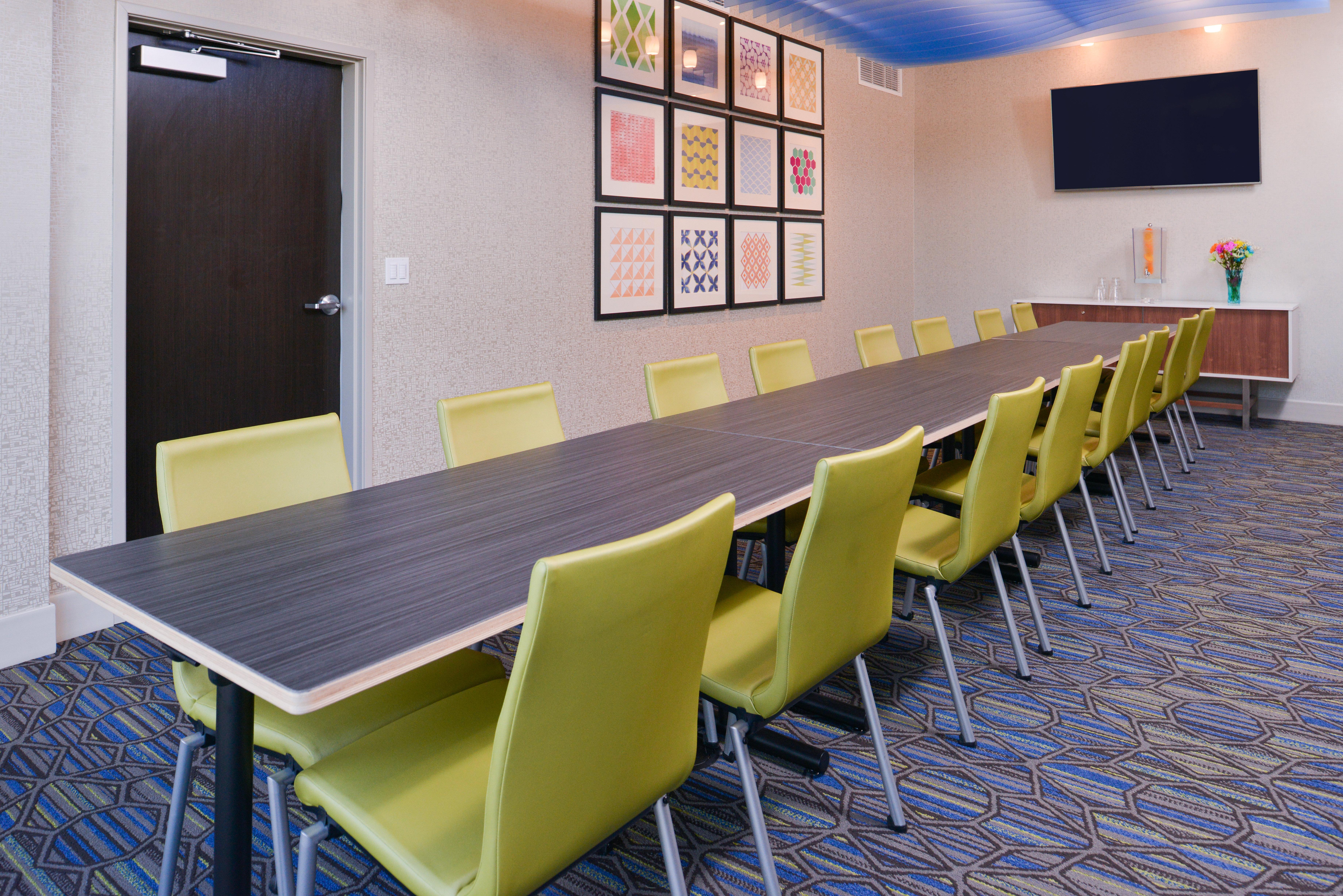 Holiday Inn Express & Suites - Olathe West By Ihg Bagian luar foto