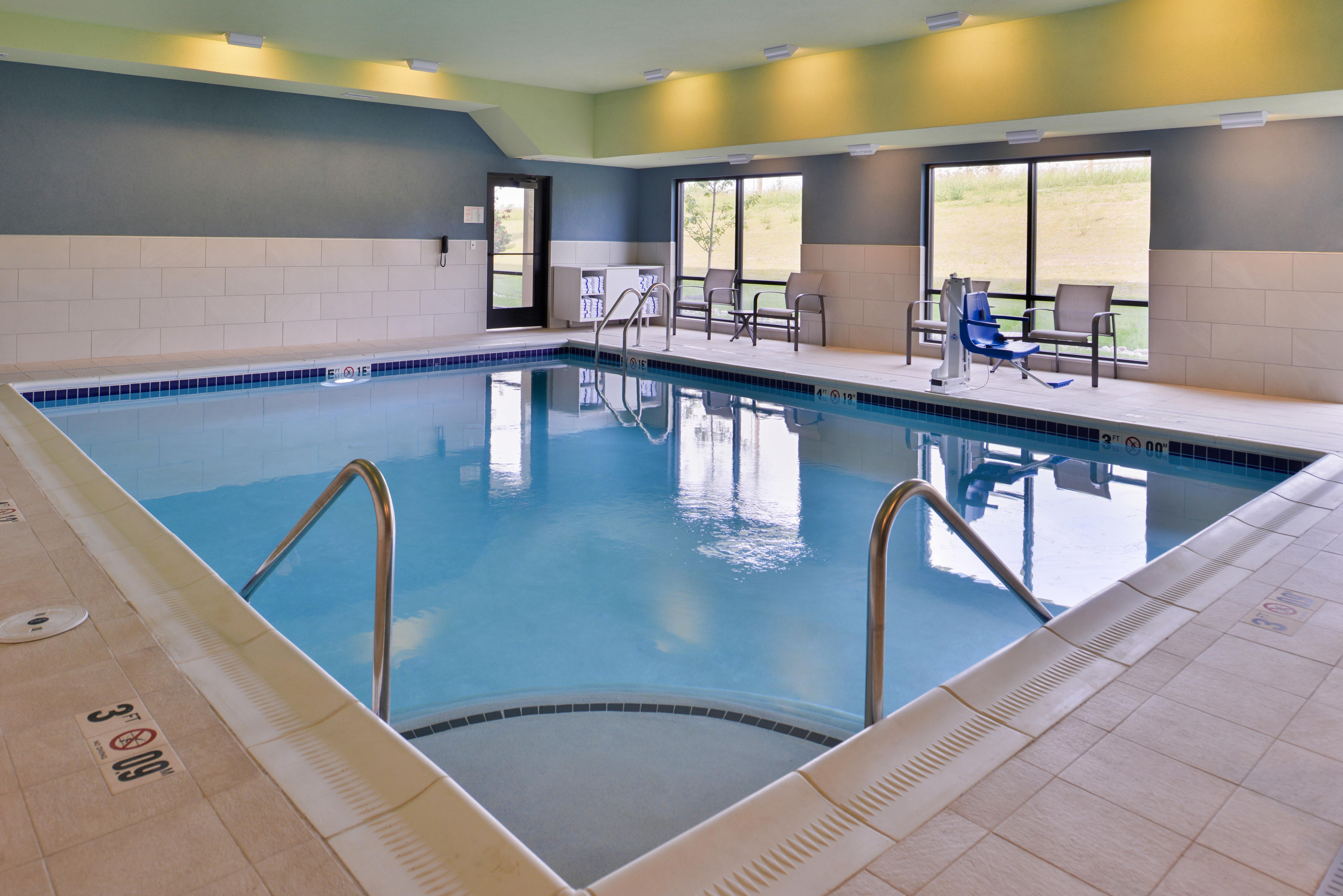 Holiday Inn Express & Suites - Olathe West By Ihg Bagian luar foto