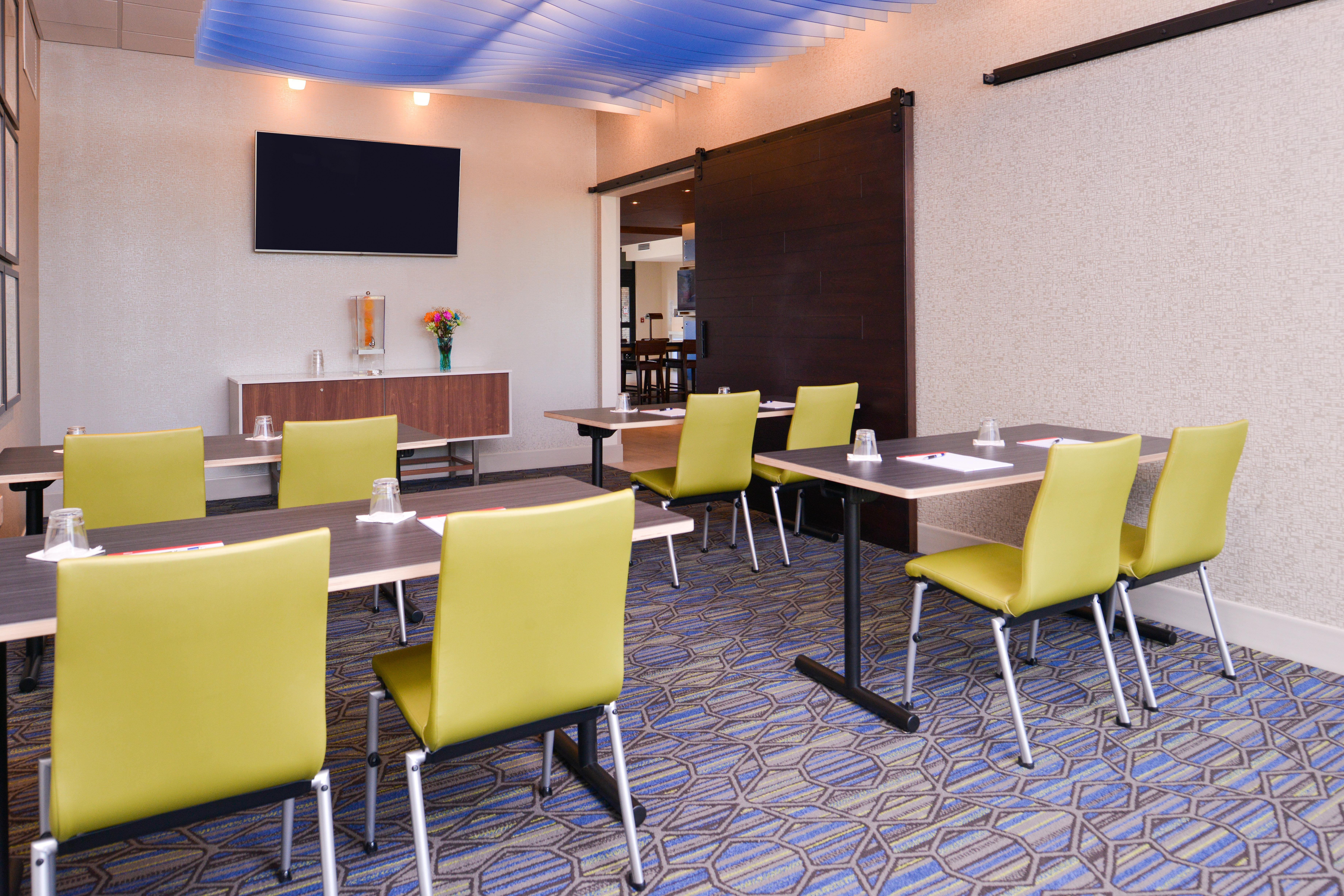 Holiday Inn Express & Suites - Olathe West By Ihg Bagian luar foto